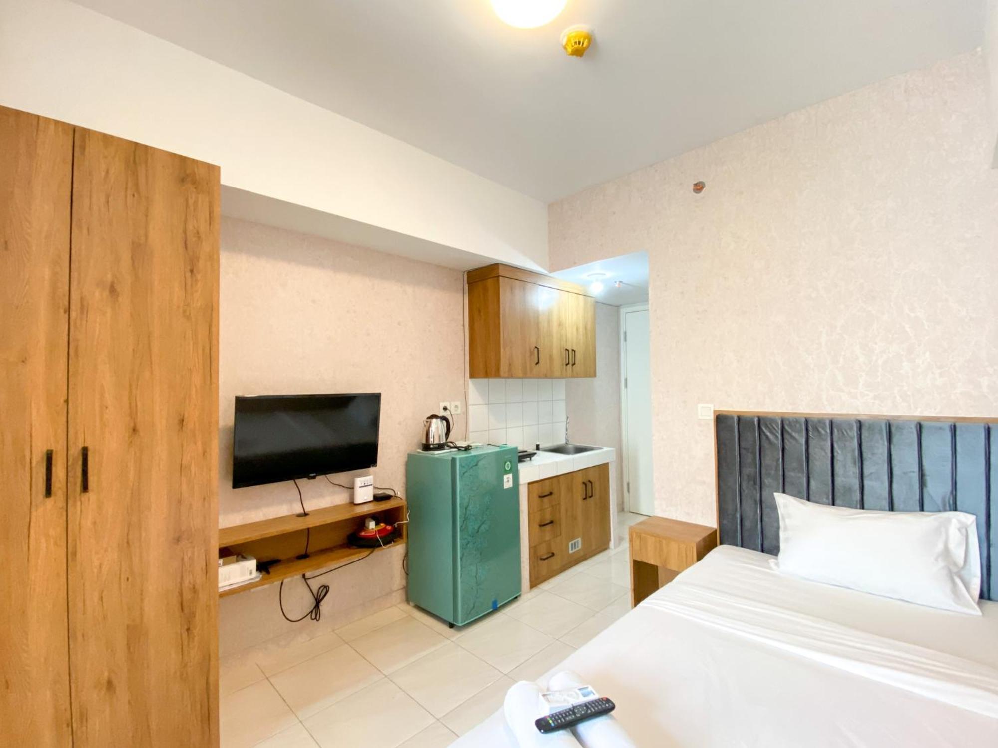 Fully Furnished Springlake Summarecon Near Mall By Travelio Apartemen *